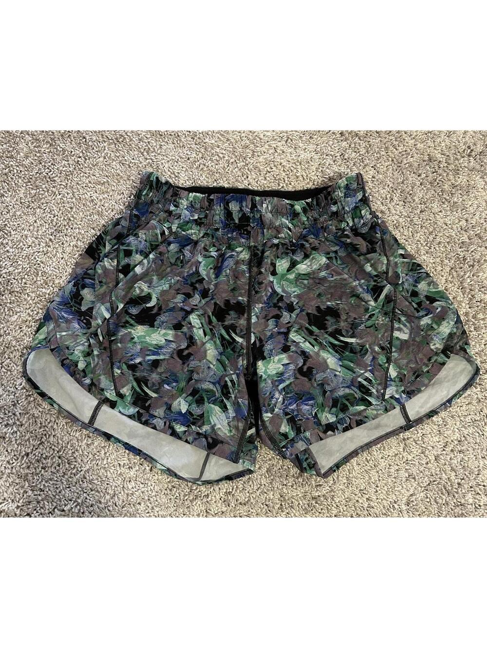 Lululemon Track That Mid-Rise Shorts Size 6